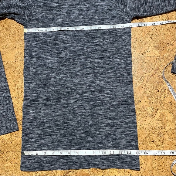 Athleta Wm’s Renew Ballerina Neckline Longsleeve Top In Gray Heather Sz M - Picture 8 of 9
